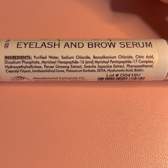 Lavish Lash eyelash and brow serum - Picture 2 of 3